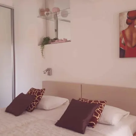 Appartement In 46221